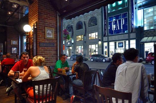 Les 3 Brasseurs Rue Sainte-Catherine, Montreal Qc