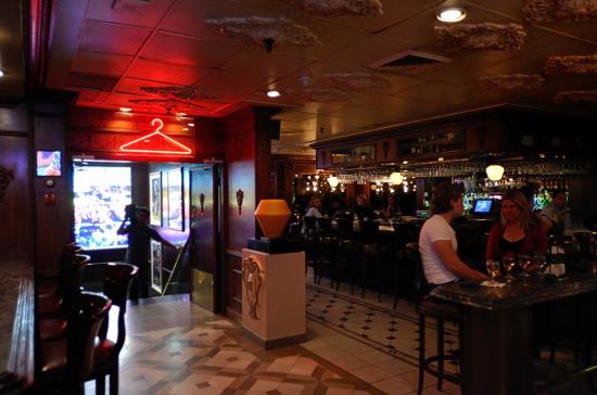 Last day - Thursday's Bar on Crescent, Hotel De La Montagne, La Terrasse Magnetic - 5 