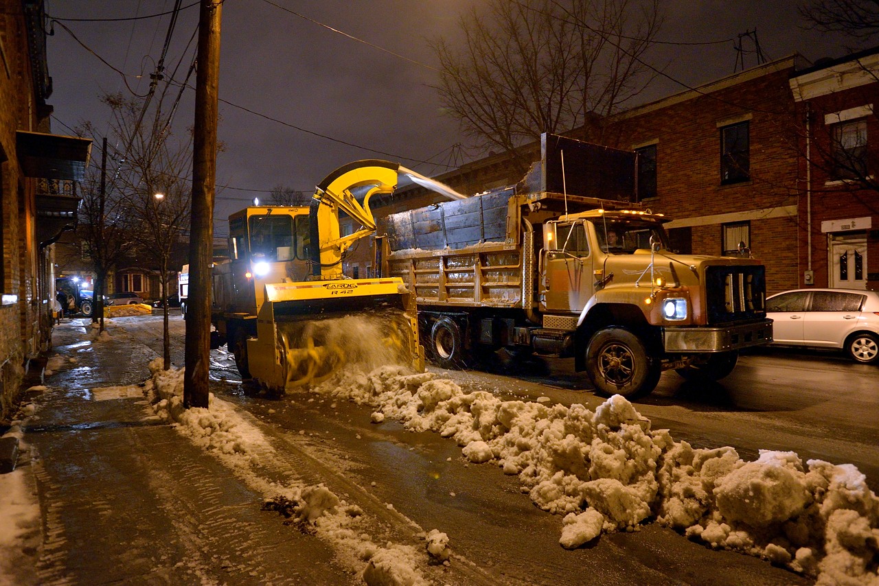 Snow Removal in Montreal on Pointe Saint-Charles - Dec 22, 2012 - 10